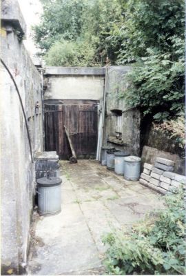 Click to enlarge Betchworth Mobilisation Centre: Double doors into the gorge casemates. The window to the right of the door illuminates the lamp room.