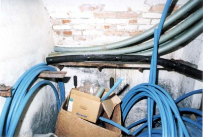 Click to enlarge Betchworth Mobilisation Centre: The lamp room where one of the shelves and the brackets are still in place.