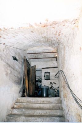 Click to enlarge Betchworth Mobilisation Centre: Looking back up the stairs from the magazine passage.