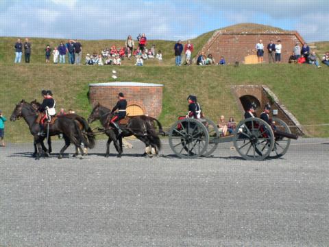 PAV with Horse Drawn 16pr RML