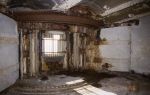 Horse Sand Fort: Spithead, Hampshire:  Yoke mounting and gun embrasure for 12inch BL gun
